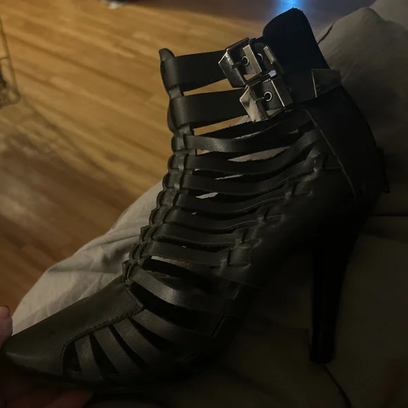 Heel - Picture 1 of 2